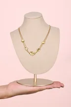 Collier Hazelle