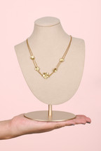 Collier Hazelle